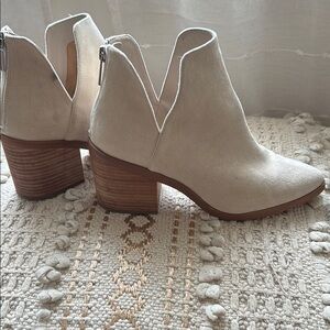 Stylish Cream Ankle Boots- 7.5